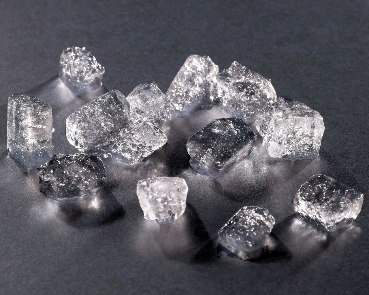 Hoshizaki - Slim-Line 22" Water Cooled Cubelet Ice Machine, 878 Lbs/Day - F-1002MWJ-C 4 Hoshizaki - Slim-Line 22" Water Cooled Cubelet Ice Machine, 878 Lbs/Day - F-1002MWJ-C - Image 4