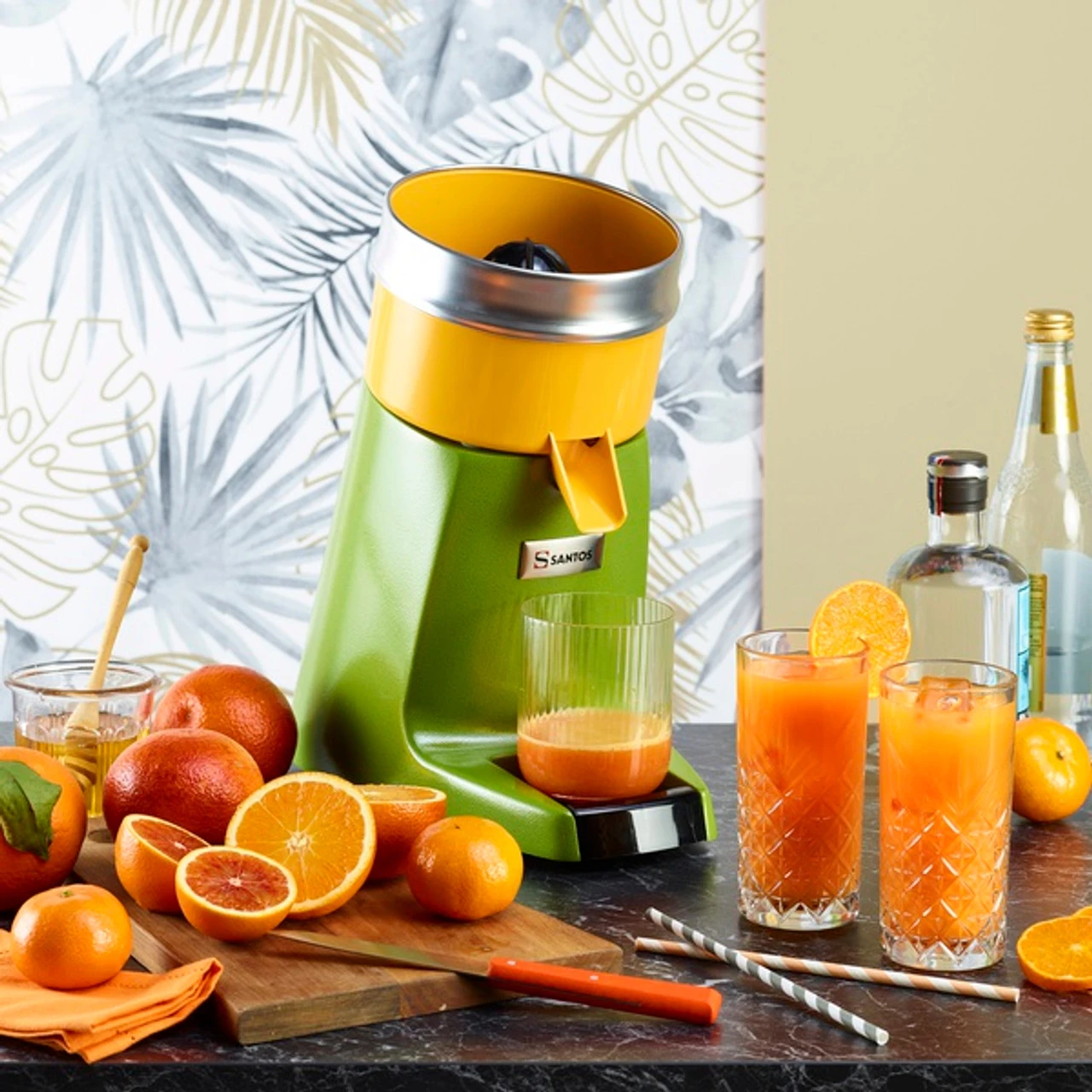 Omcan - Santos #38 Citrus Juice Extractor - 39688 4 Omcan - Santos #38 Citrus Juice Extractor - 39688 - Image 4