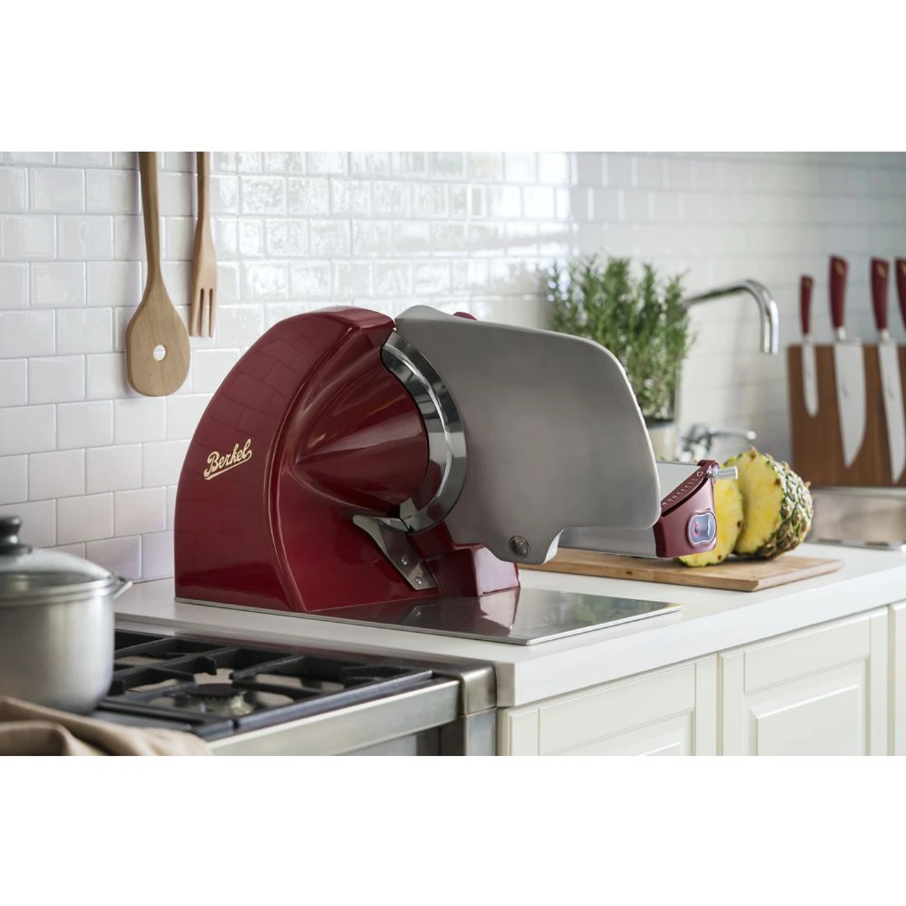 Van Berkel - Home Line 250 Red 10" Electric Slicer - HOMELINE250RED 6 Van Berkel - Home Line 250 Red 10" Electric Slicer - HOMELINE250RED - Image 6