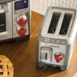 Wolf Gourmet - Two Slice Toaster 7 Wolf Gourmet - Two Slice Toaster -Kitchen Supplies Store wgtr102s lifestyle 2000 34293.1646757691